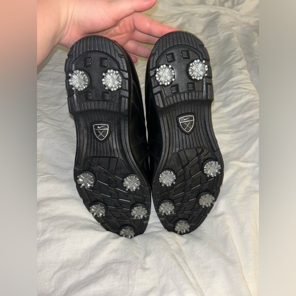 LIKE NEW Nike golf shoes! - Picture 9 of 9